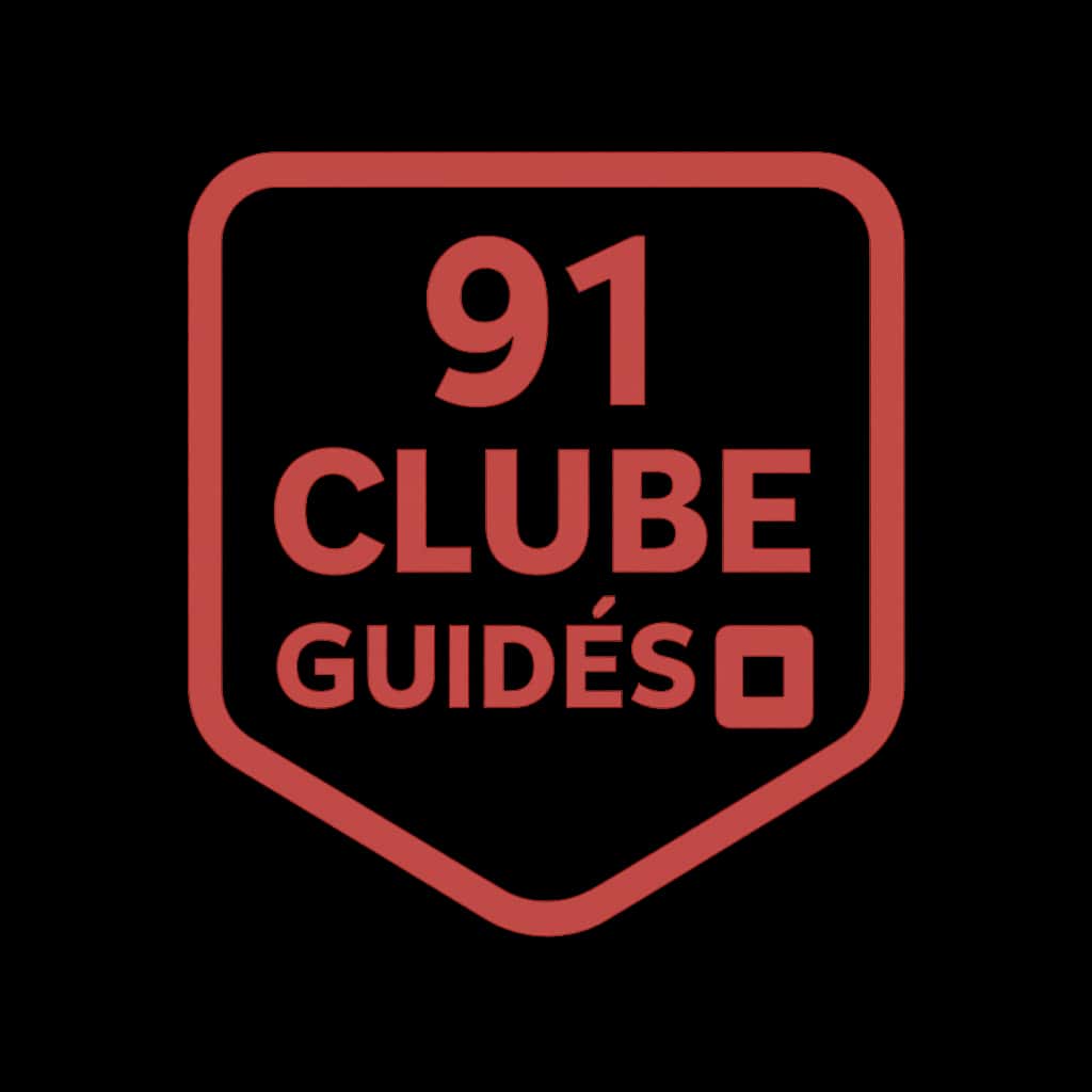 A simple badge for 91 Clube Guides conveying informational support.